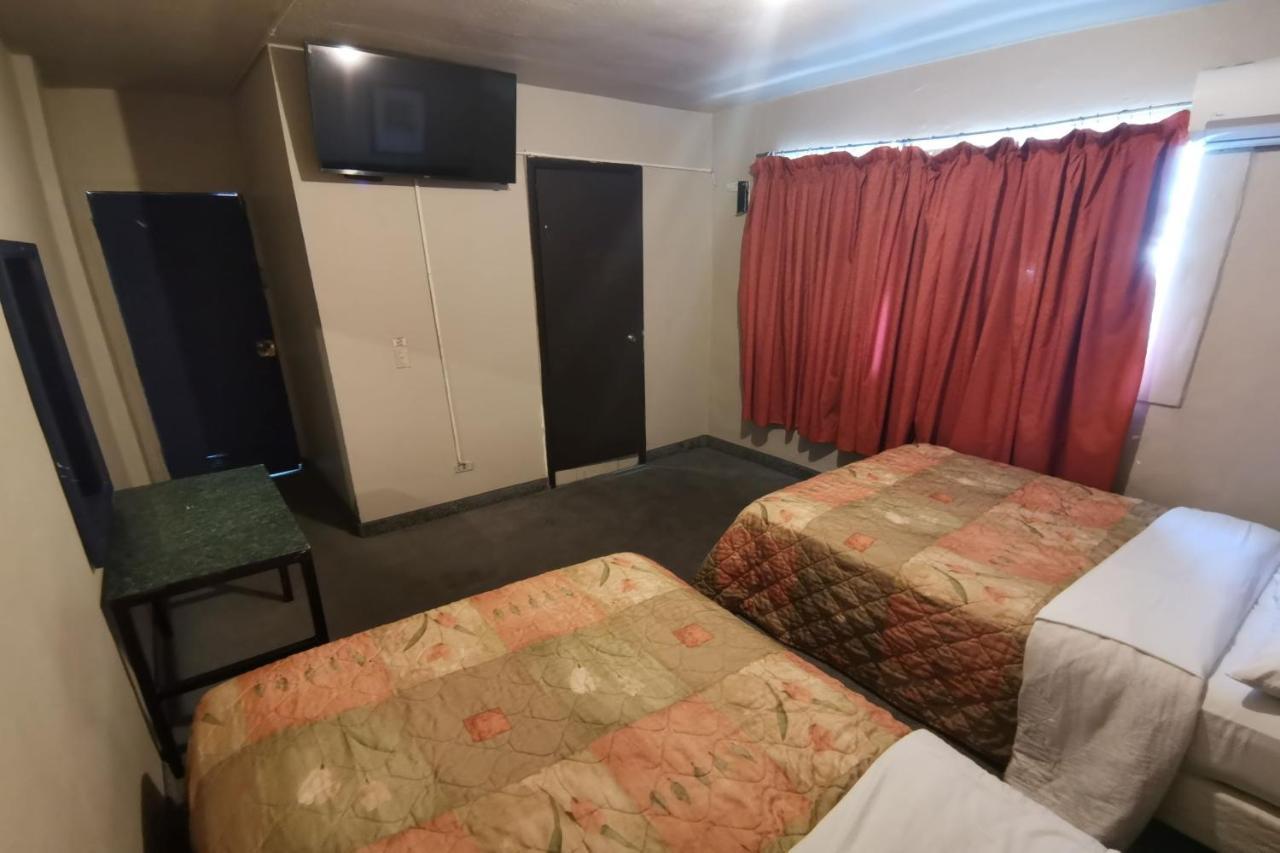 Capital O Hotel Plaza, Мехикали Экстерьер фото